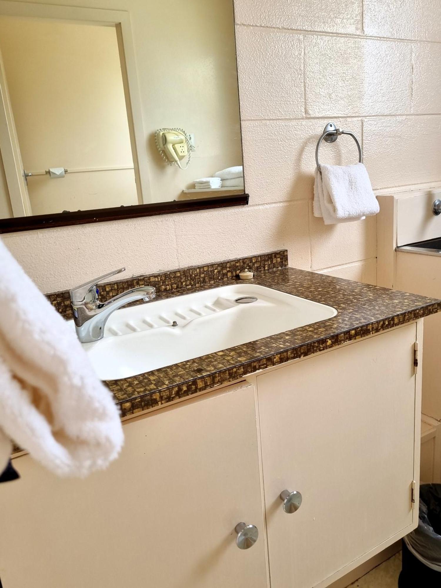 Cedar Lodge Motel Гамильтон Экстерьер фото