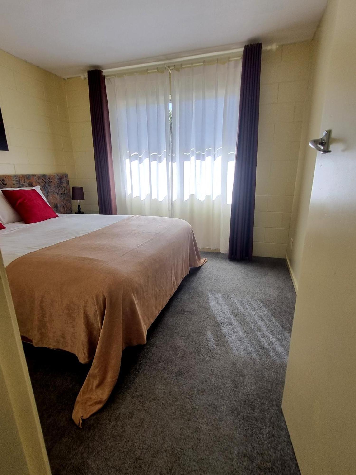 Cedar Lodge Motel Гамильтон Экстерьер фото